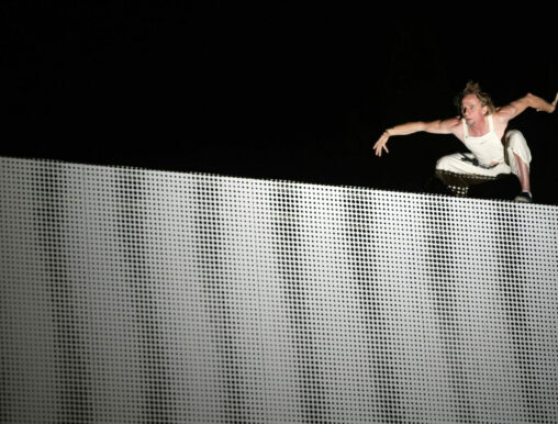 Cie Lézards Bleus - Antoine Le Menestrel_DESCENSIONS_Mougins Toit©Nathalie Sternalski