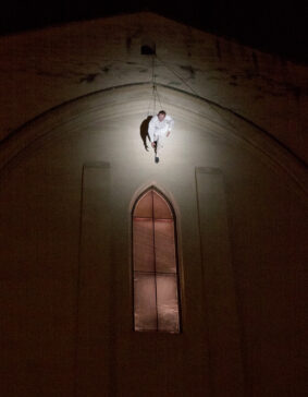 Cie Lézards Bleus-Antoine Le Menestrel_Debout_Les Hivernales_Avignon©Elian Bachini
