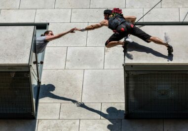 Cie Lézards Bleus-Antoine Le Menestrel_L'Aimant_Londres©Coline Astaugh