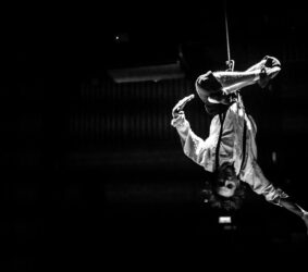 Cie Lézards Bleus-Antoine Le Menestrel_Service à tous les étages_Explo 2021_Ax Les Thermes©Charles Ripon