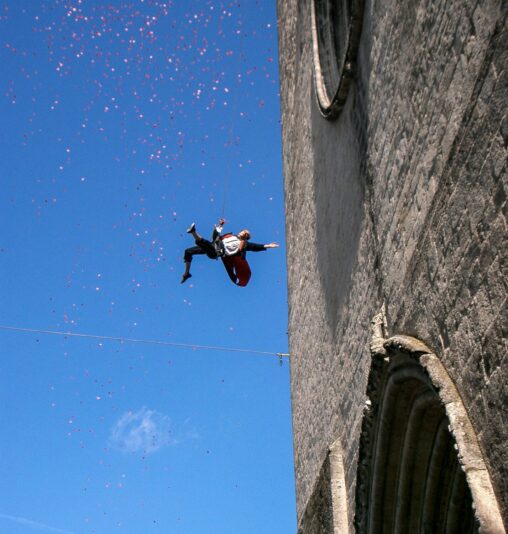 Cie Lézards Bleus-Antoine Le Menestrel_Service à tous les étages_Forcalquier©Fred Massé